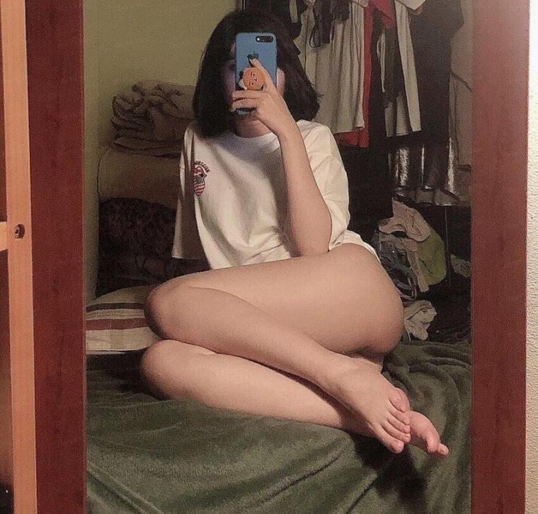 자취녀 거울셀카