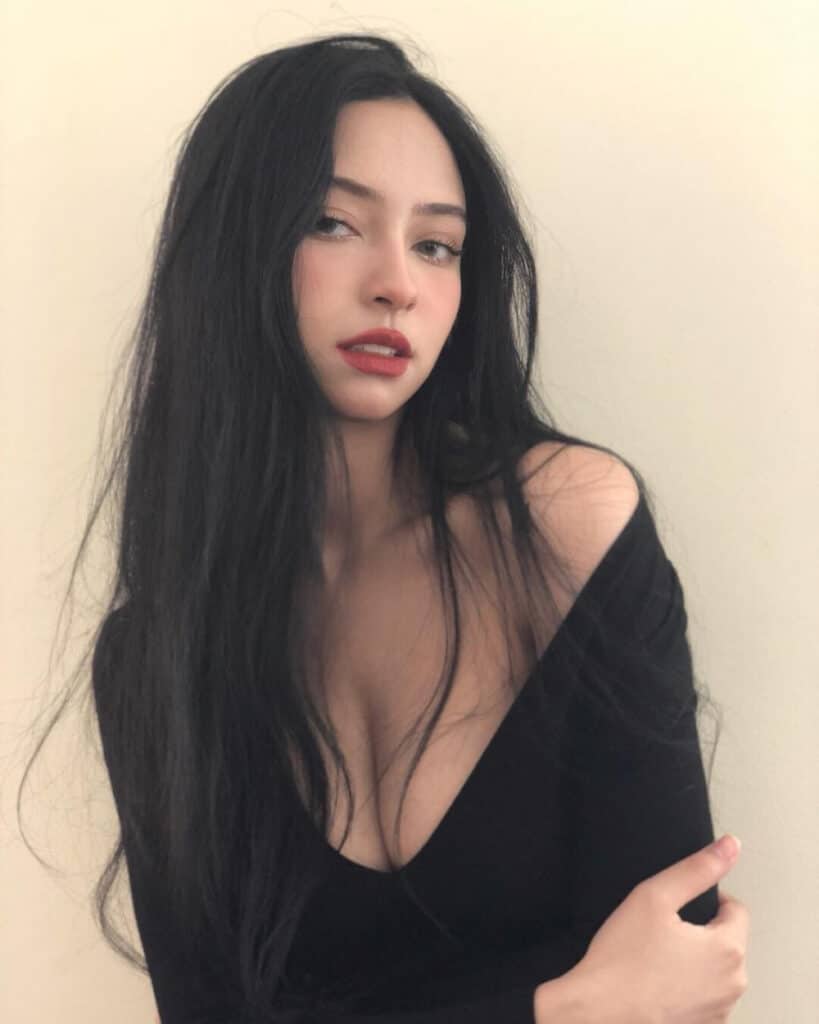 2026년 약후방주의 자매덮밥 둘중에 한명만 고른다면?