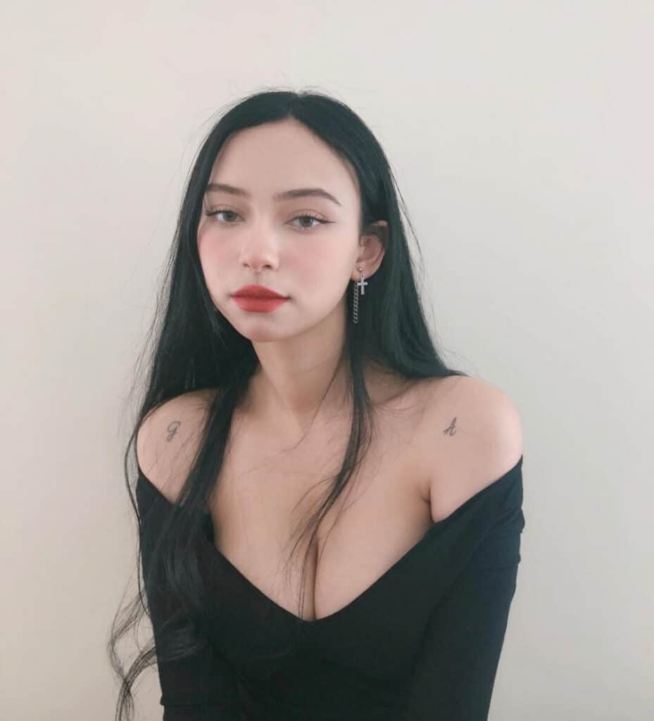 2026년 약후방주의 자매덮밥 둘중에 한명만 고른다면?